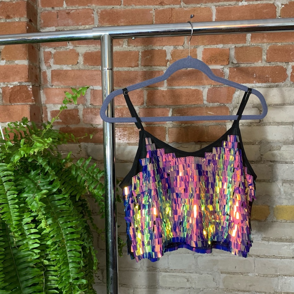 Sequenced cropped tank